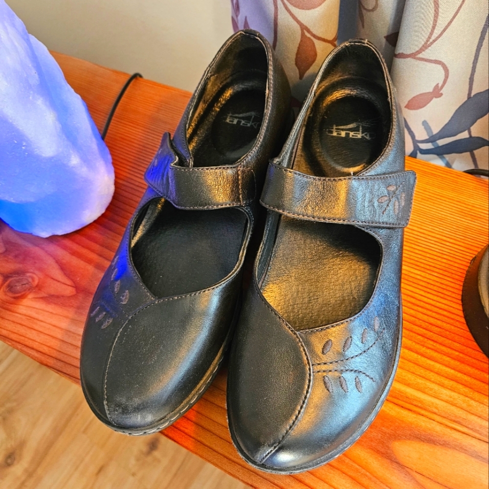 Dansko Clogs Janes Black Harlow Florals Accents 8.5